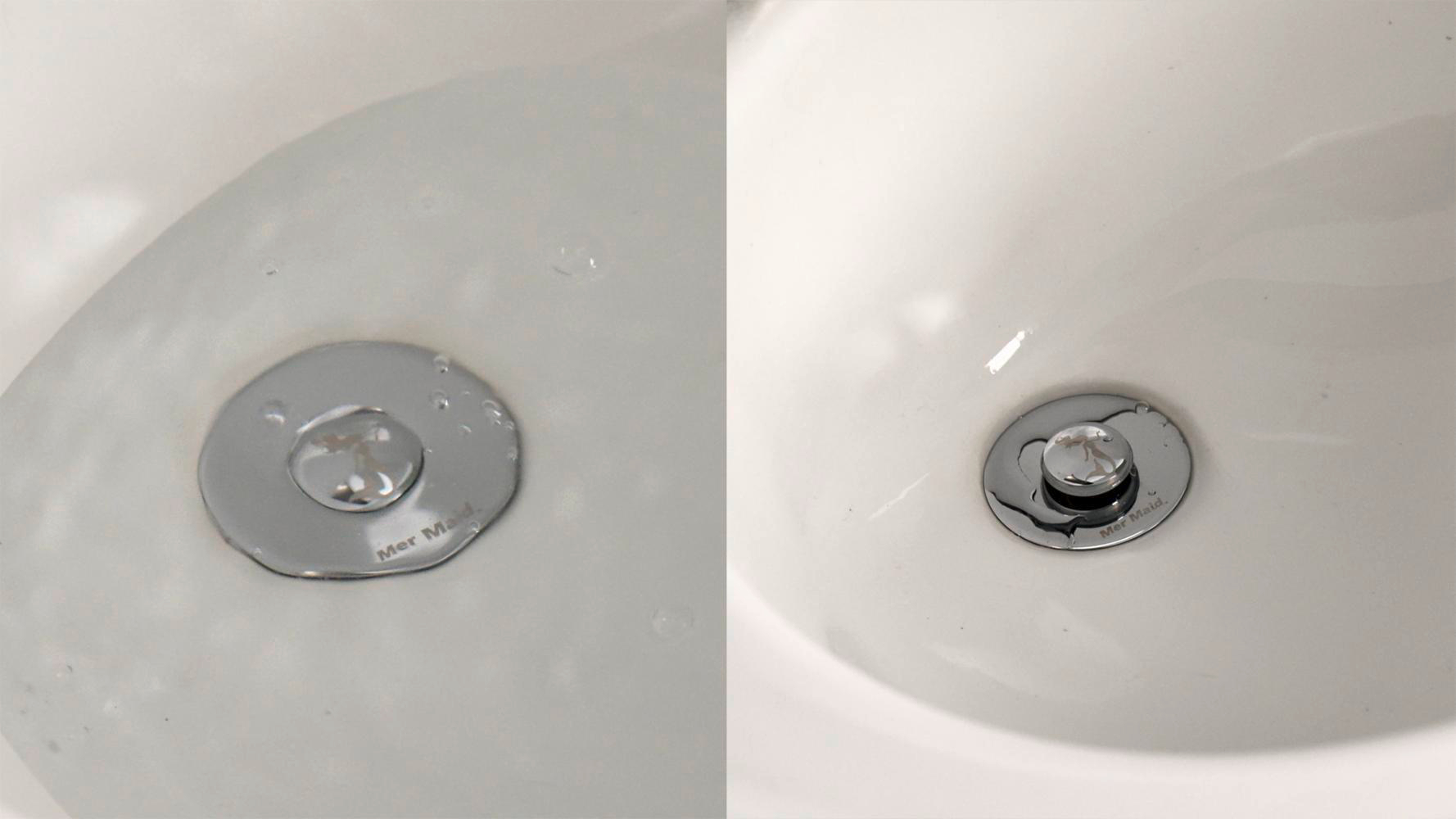 Zwei Nahaufnahmen eines weißen Waschbeckens. Eines mit Wasser und das andere leer. Jedes hat eine Chrom-Ablaufabdeckung mit dem Wort 'Mer Maid'.