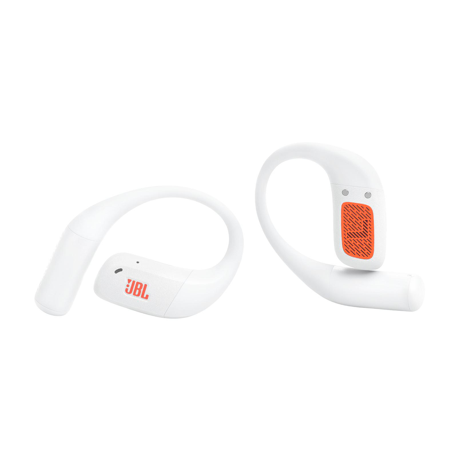 Zwei weiße JBL-Kopfhörer mit orangefarbenen Akzenten. Einer ist nach links und der andere nach rechts abgewinkelt, vor weißem Hintergrund.