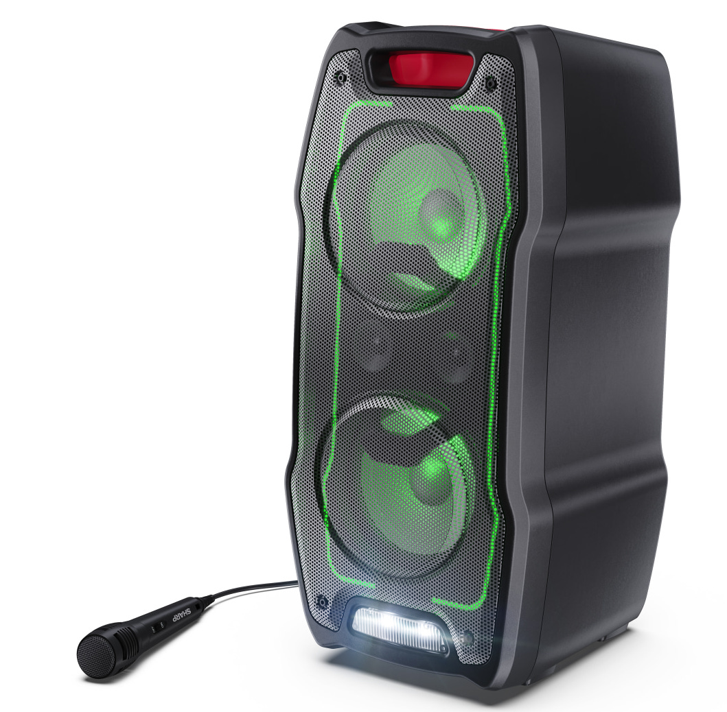 Czarny głośnik z zielonymi akcentami i światłami. Zawiera mikrofon na białym tle. Czerwony uchwyt u góry.