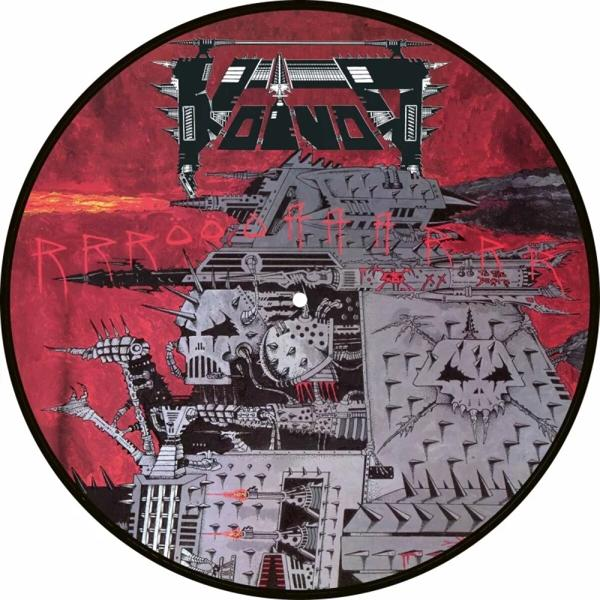 Vinil lemez borítója piros éggel, szürke mechanikus szerkezetekkel és a 'ERROR' szóval pirosan. Tüskés szerkezetek és egy koponya látható.