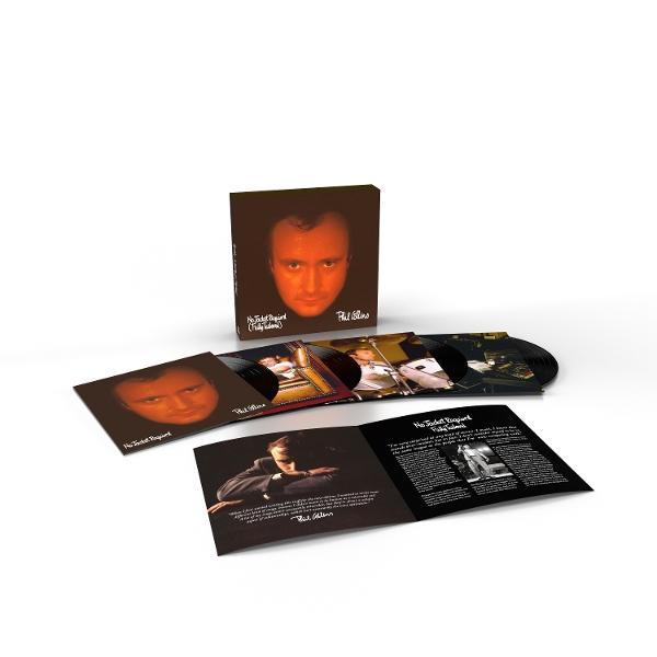 Album-Set von Phil Collins' 'No Jacket Required'. Enthält Albumcover, Schallplatten und Booklet. Zeigt ein Porträt von Collins.