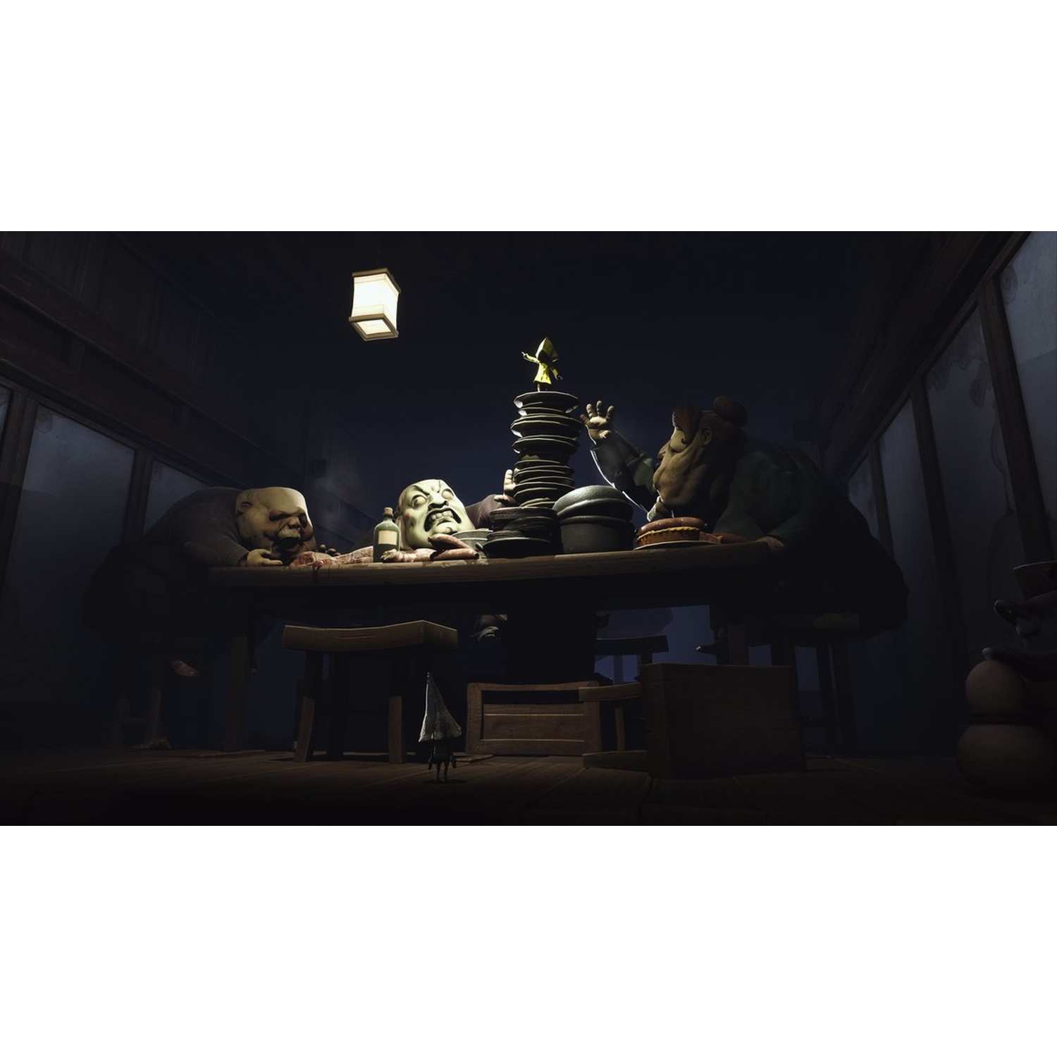 Drie groteske figuren dineren aan een tafel. Een kleine figuur staat in de buurt. Een stapel borden en een hangende lantaarn zijn ook zichtbaar.