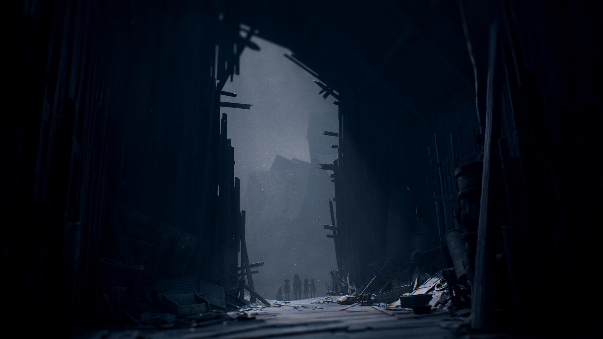 Ciemna, zniszczona konstrukcja. Sylwetki ludzi na ścieżce w kierunku odległego, jaśniejszego obszaru. Gruz.