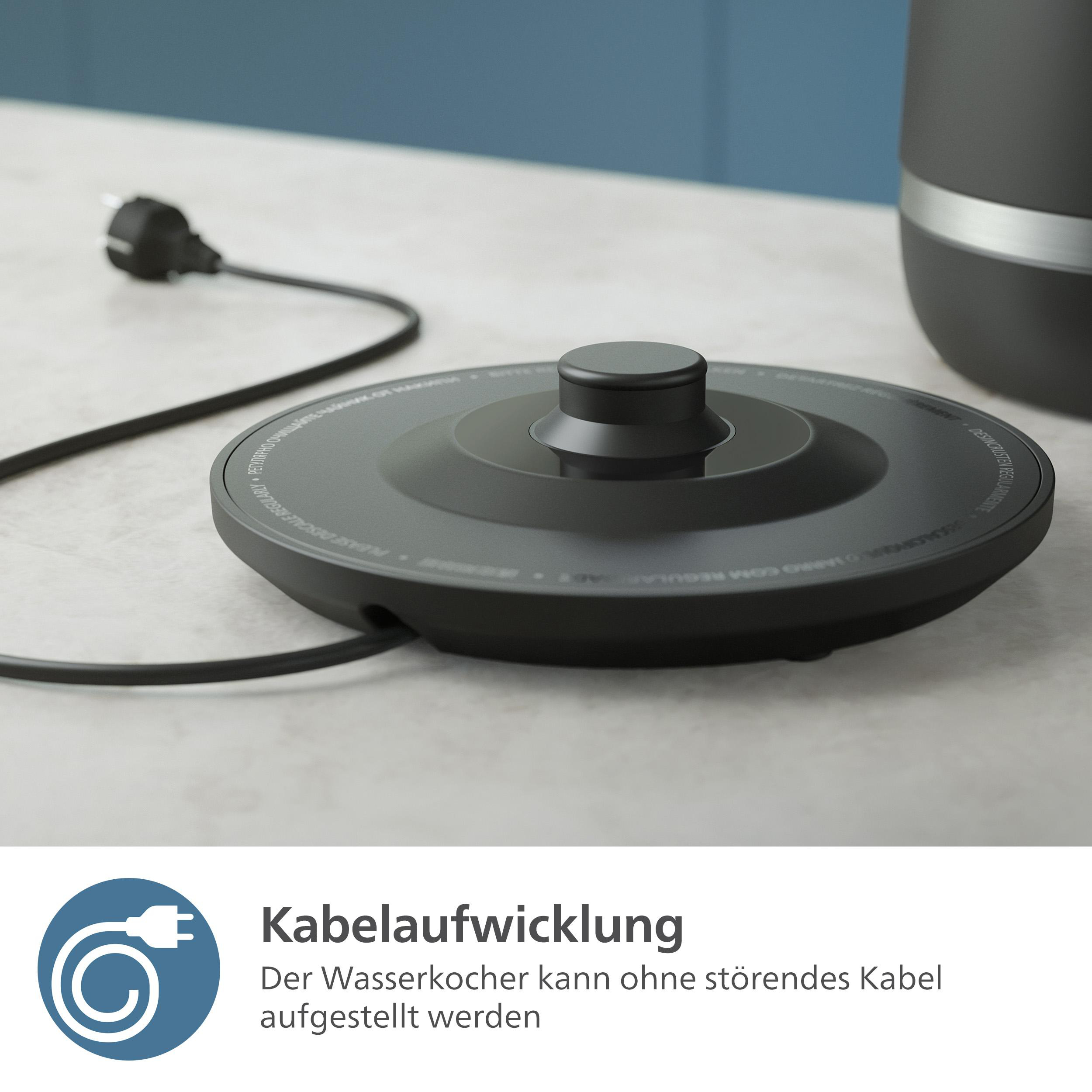 Schwarzer Wasserkocher-Sockel mit Kabel. Das Netzkabel ist eingesteckt. Ein Teil des Wasserkochers ist sichtbar.