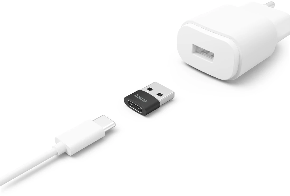 Caricabatterie e cavo USB bianchi, adattatore USB nero con testo 'hama' su sfondo bianco.