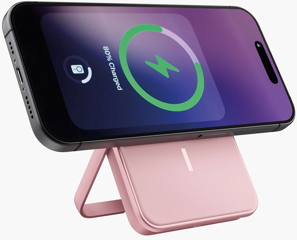 Un smartphone noir se charge sans fil sur un support rose. L'écran affiche une icône de chargement et 80% chargé.