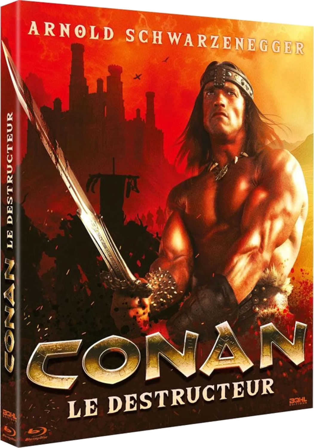 Couverture du film Conan le Destructeur, Arnold Schwarzenegger tenant une épée avec un fond de château, teintes rouges et dorées.