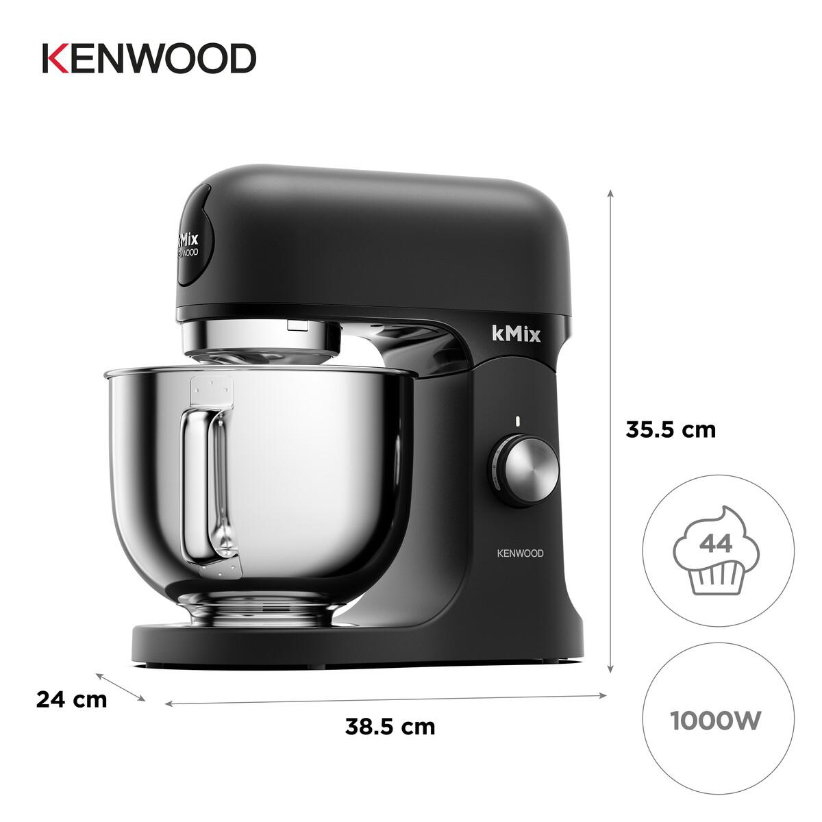 Schwarzer Kenwood kMix Küchenmixer. Er hat eine Edelstahlschüssel. Abmessungen: 38,5x24x35,5 cm. 1000W, 44 Einstellungen.