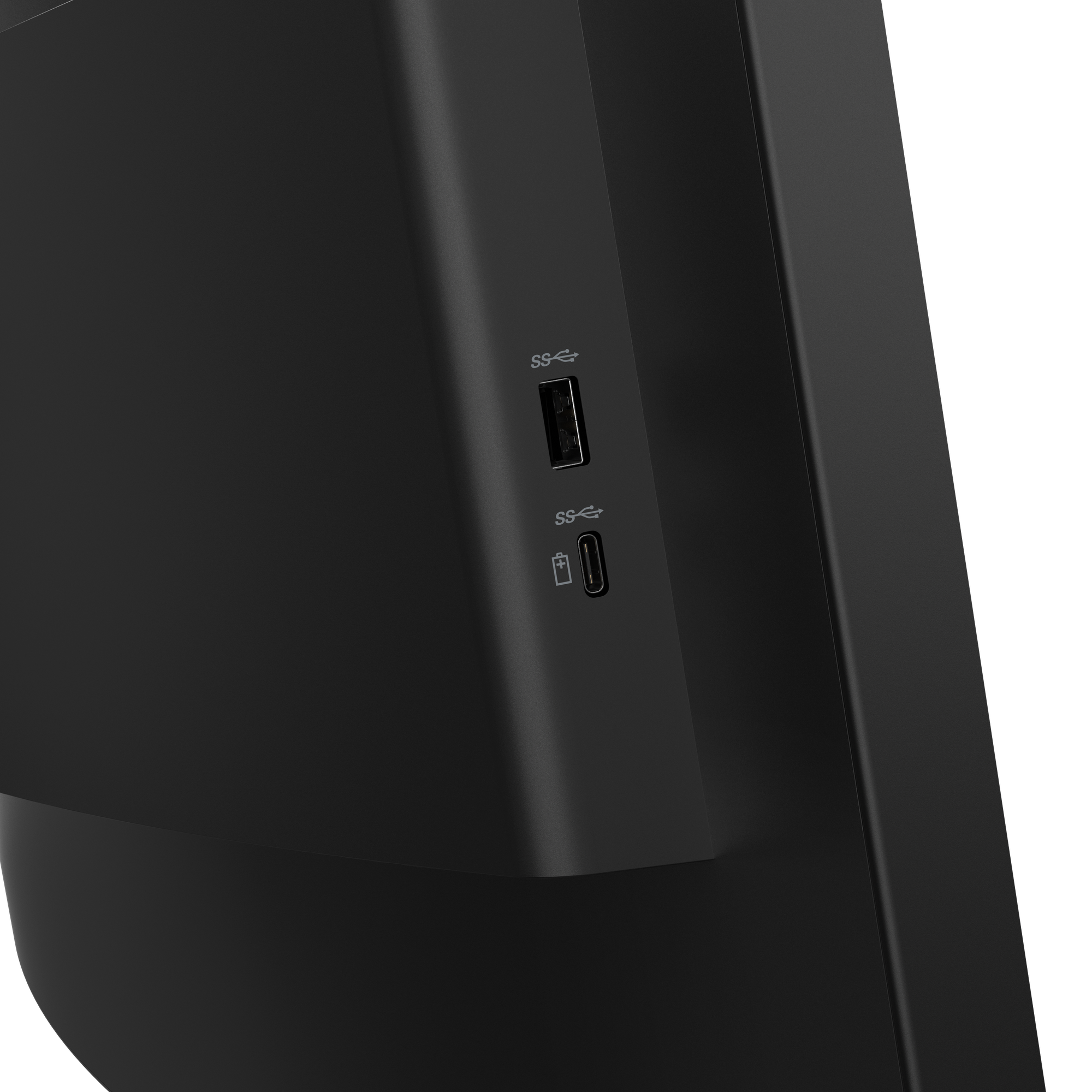 Nahaufnahme eines schwarzen Geräts mit zwei USB-Anschlüssen und einem Ladeanschluss. Die Anschlüsse haben SS- und Batteriesymbole.