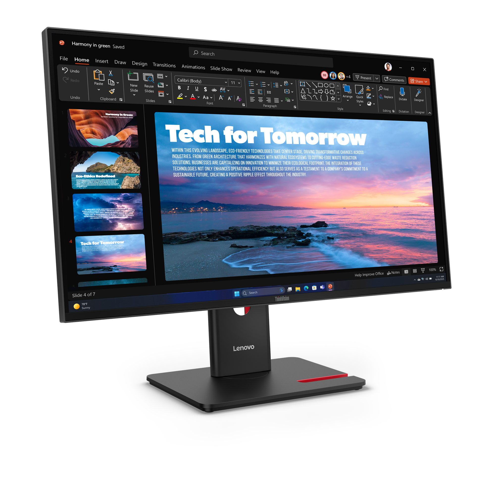 Ein Monitor zeigt eine PowerPoint-Präsentation mit dem Titel 'Tech for Tomorrow', ein Lenovo-Logo ist sichtbar.