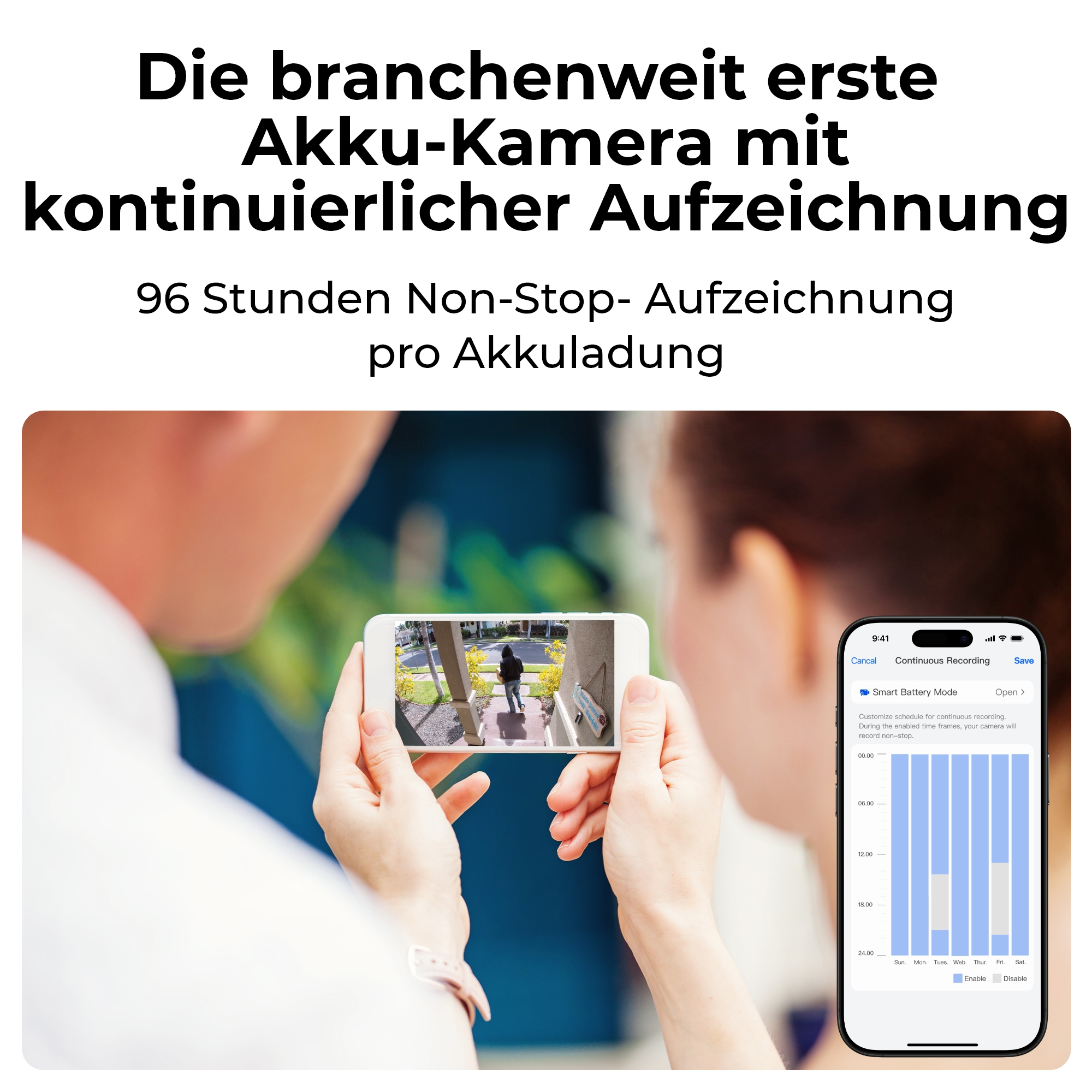 Zwei Hände halten ein Telefon, das eine Person zeigt, die auf einer Veranda geht. Ein zweites Telefon zeigt Aufnahmeeinstellungen.