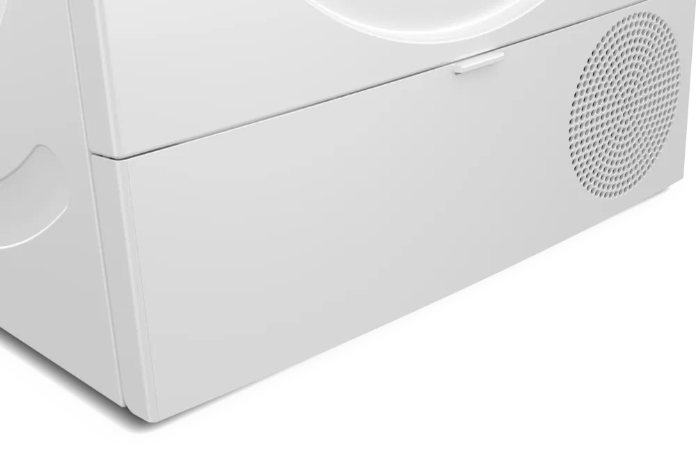 Zbliżenie białej suszarki. Ma uchwyt, otwór wentylacyjny z małymi otworami i zakrzywioną górę.