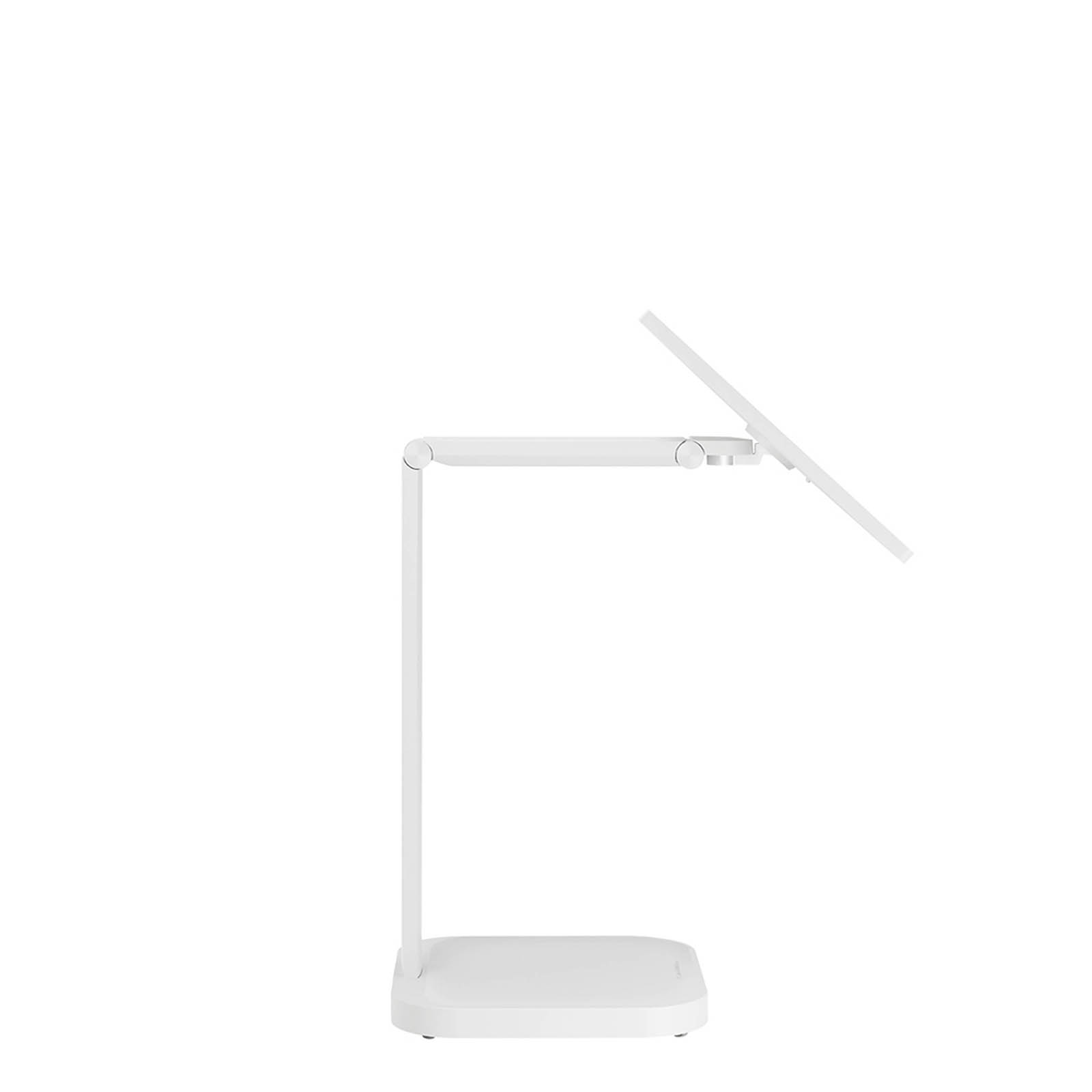 Lampe de bureau blanche sur fond blanc. Bras réglable et lumière rectangulaire inclinée.