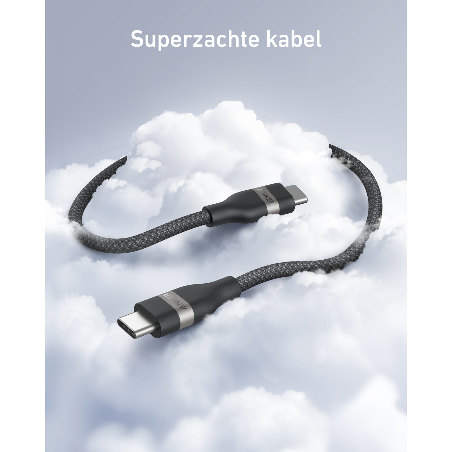 Un câble USB-C noir Anker, texturé, plane dans les nuages. 'Superzachte kabel' est écrit au-dessus.