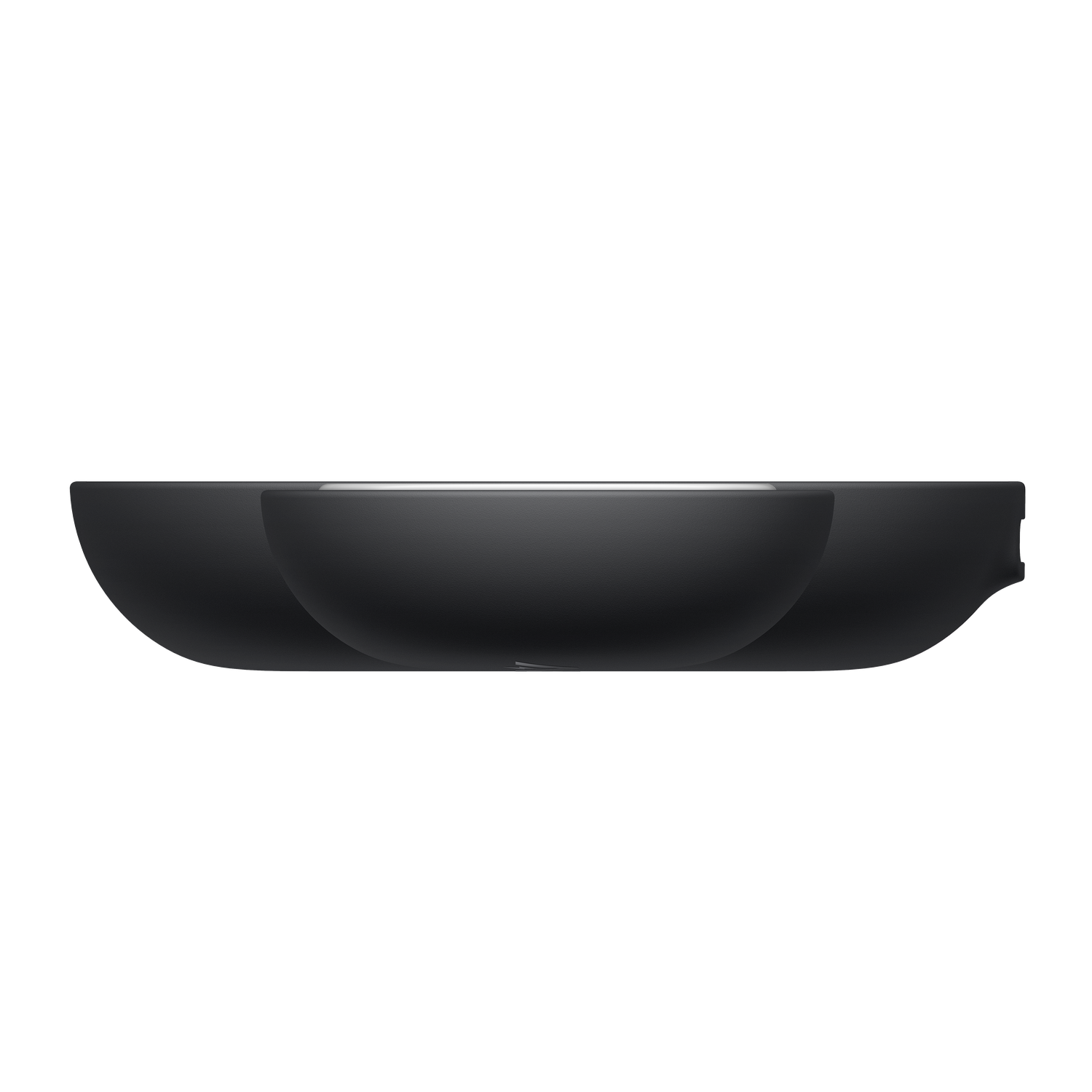 Gros plan d'un objet noir arrondi avec une bordure argentée, sur fond noir. L'objet semble être un plateau ou un conteneur.