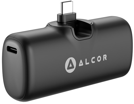 Fekete ALCOR USB-C adapter. USB-C porttal és USB-C csatlakozóval rendelkezik. A márkanév a készüléken található.