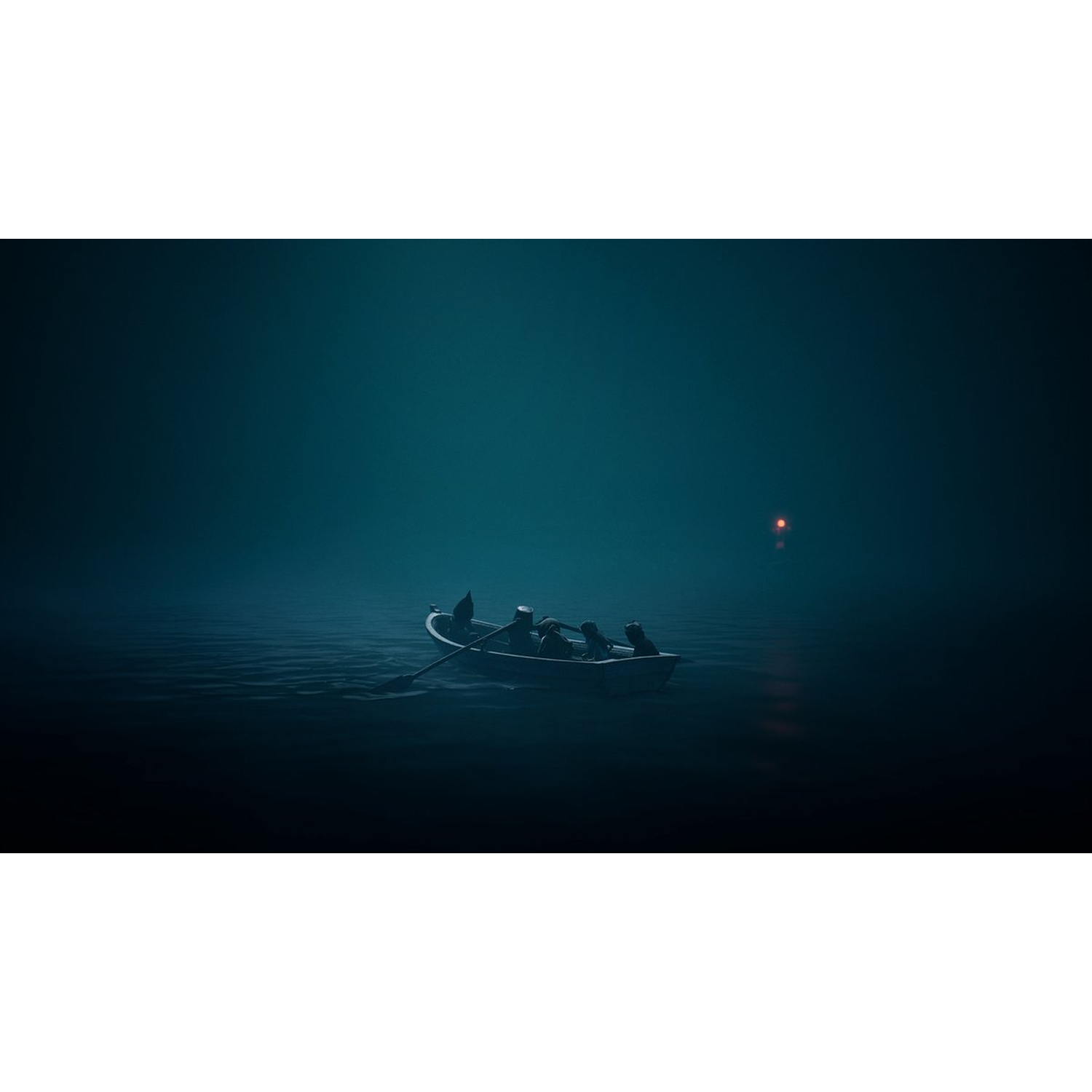 Een boot met mensen op donker water, een licht in de verte. De scène is donker en humeurig, wat duidt op een nachtelijke setting.