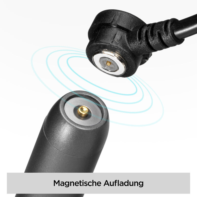 Nahaufnahme von magnetischen Ladeanschlüssen. Einer abgewinkelt, der andere zylindrisch. Beide haben einen zentralen Goldkontakt.