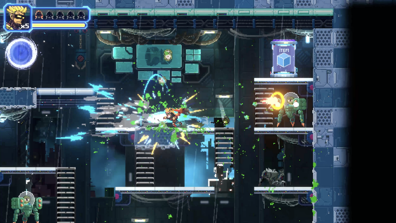 Escena de acción pixelada: personaje luchando contra robots en un entorno futurista con explosiones de energía y contenedores de objetos.