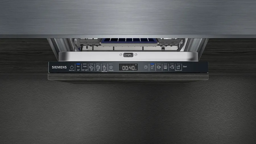 Zbliżenie panelu sterowania zmywarki Siemens. Wyświetlacz pokazuje 00:40. Przyciski obejmują zasilanie, eco, auto i inne opcje.