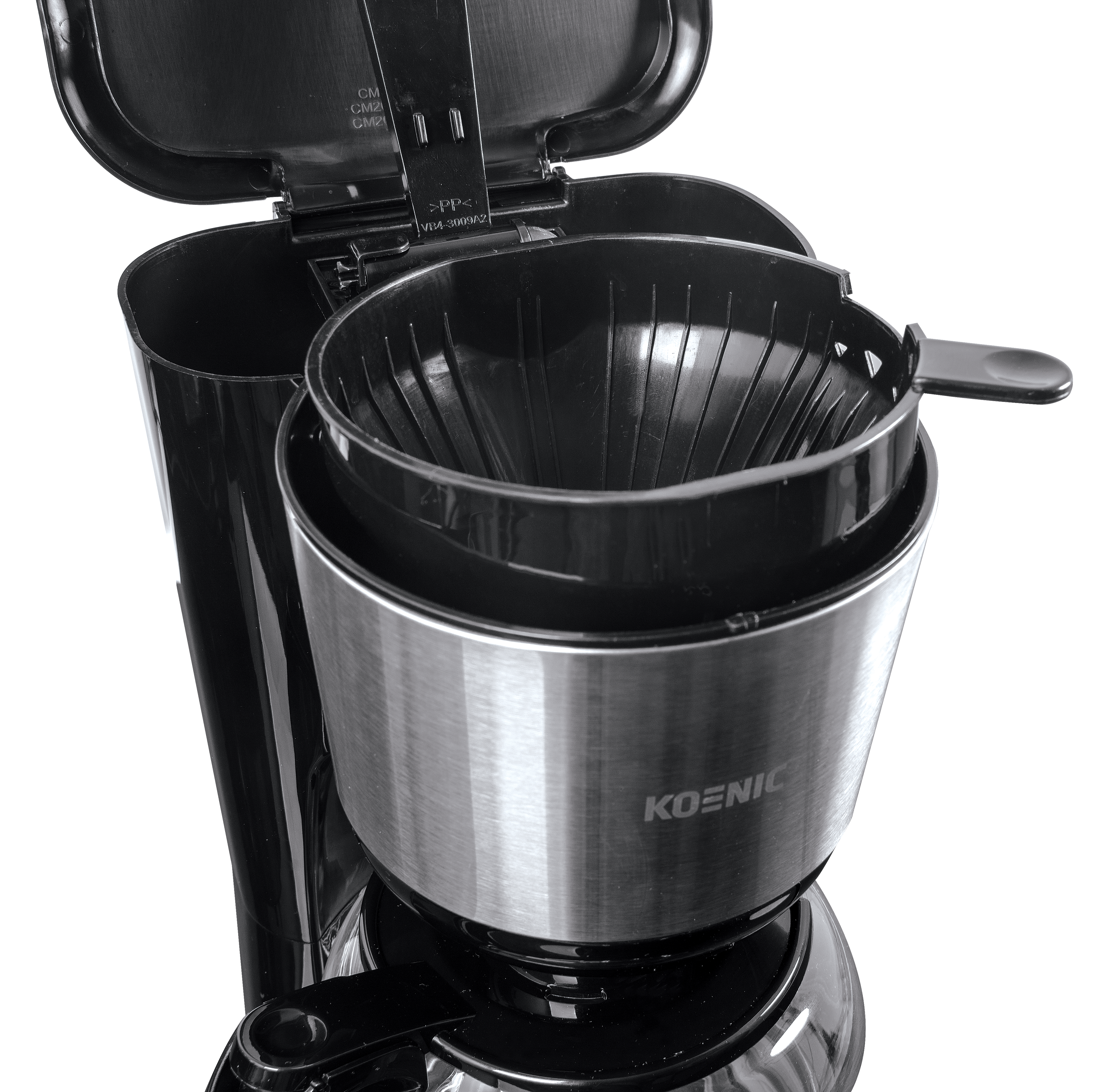 Pokazano czarno-srebrny ekspres do kawy. Pokrywa jest otwarta, odsłaniając kosz filtra. Widoczna jest marka "KOENIC".