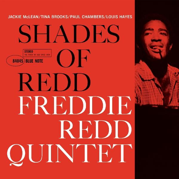 Albumcover 'Shades of Redd'. Porträt von Freddie Redd, Titel in Weiß, roter Hintergrund. Blue Note-Label und Künstlergutschrift.