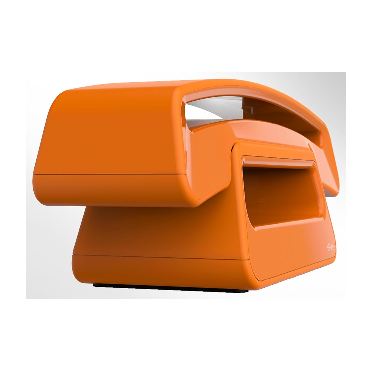 Un telefono retrò arancione è su una superficie bianca. Ha un design curvo unico con ricevitore integrato.