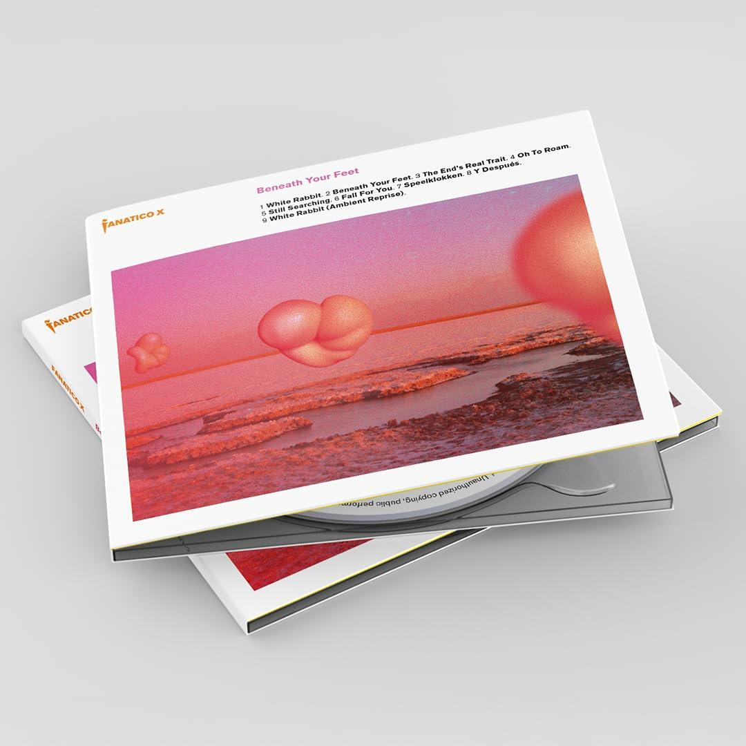 CD-Hülle mit Albumcover. Rosa-orange Landschaft mit abstrakten Formen. Text: "Beneath Your Feet" und Titelliste.