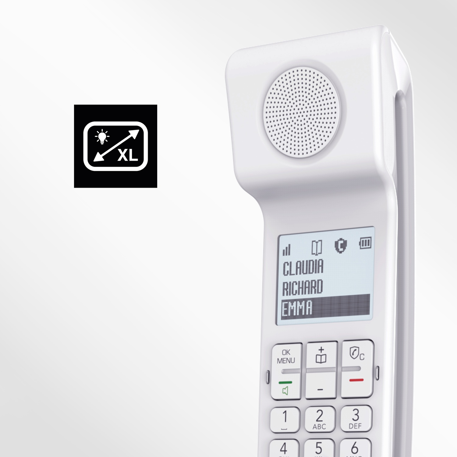 Un telefono bianco con uno schermo che mostra nomi come Claudia ed Emma. Un'icona XL è nell'angolo.
