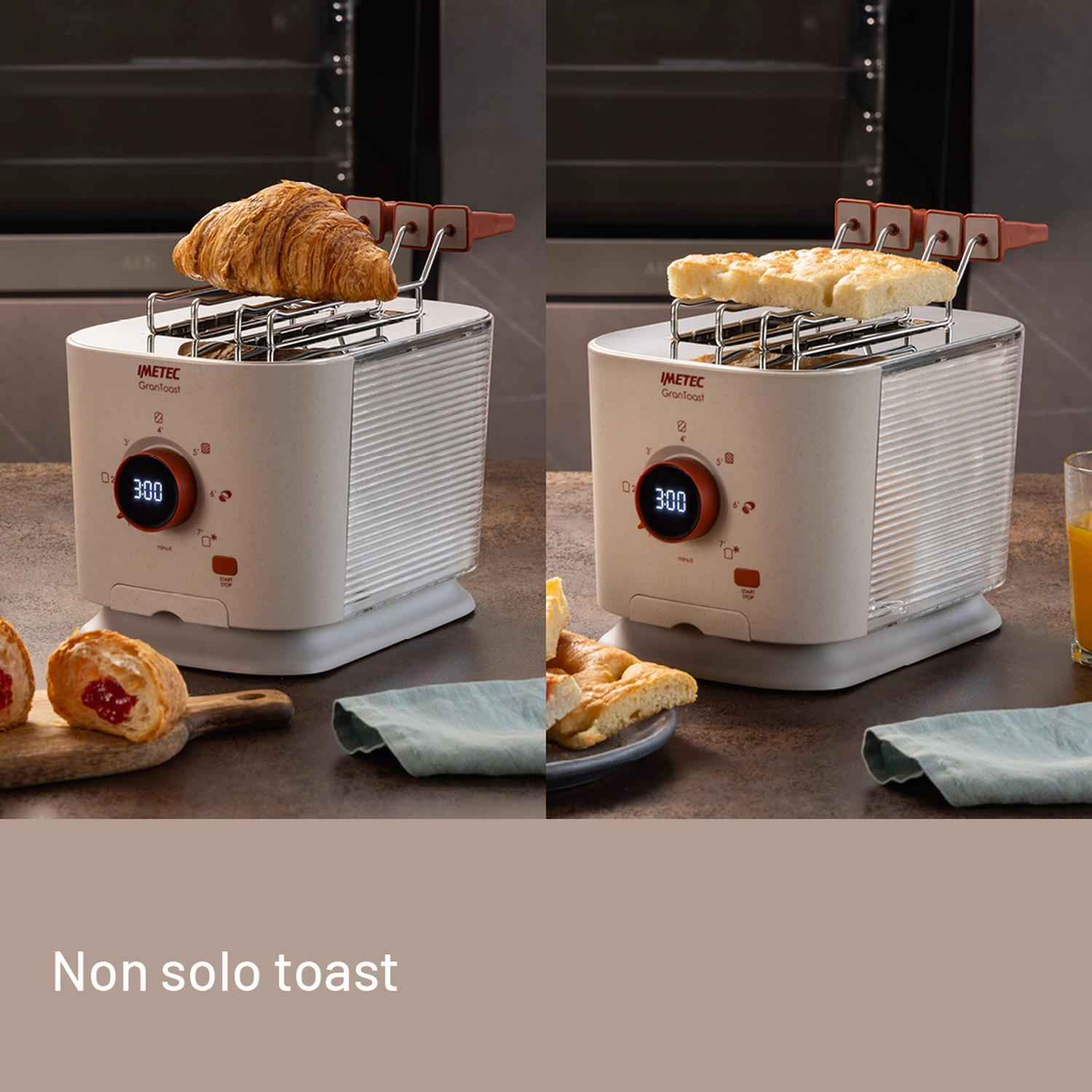 Un tostapane con croissant e pane. Ci sono altri cibi nella scena, come pasticceria e succo d'arancia.