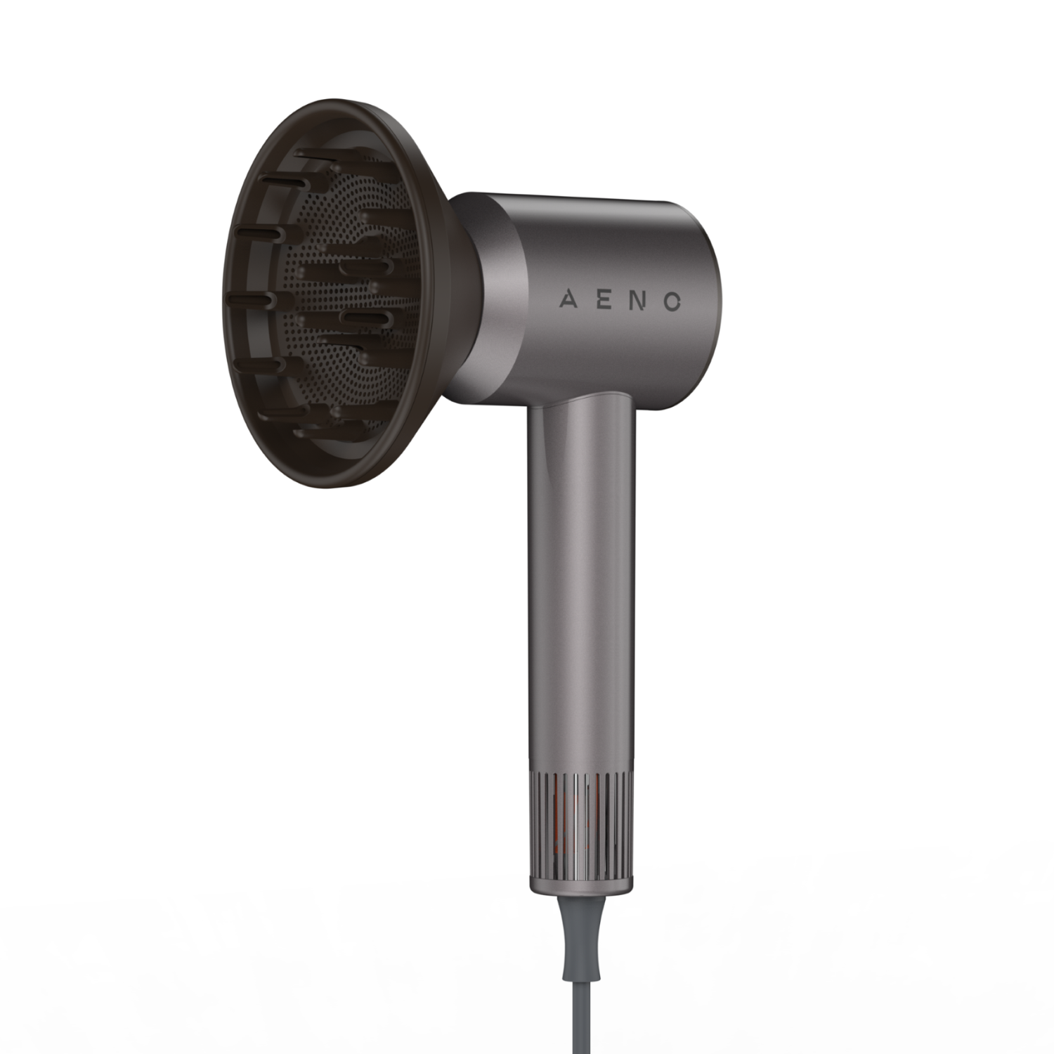 Een haardroger met een donkergrijze behuizing en een zwarte diffuser. De merknaam 'AENO' staat op de behuizing. Een grijze kabel is bevestigd.