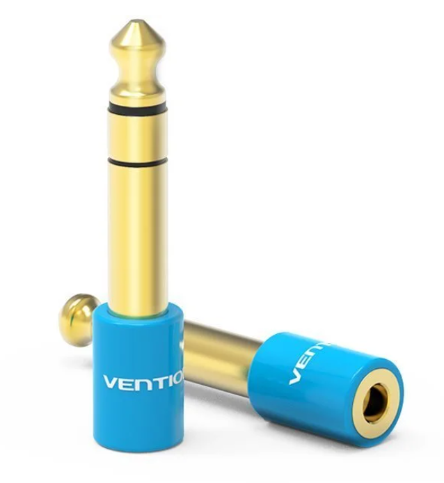 Két audiocsatlakozó adapter. Egy álló, egy fekvő. Arany és kék, a kék hüvelyen 'VENTIO' felirattal. Fehér háttér.