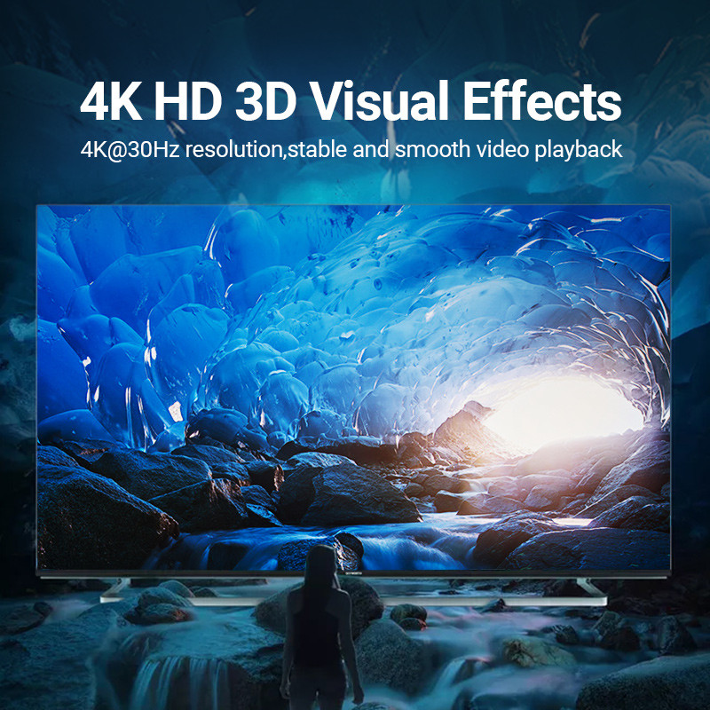 Egy nő egy 3D-s barlangot mutató TV-t néz. A TV '4K HD 3D Visual Effects'-et jelenít meg. A víz a TV előtt folyik.
