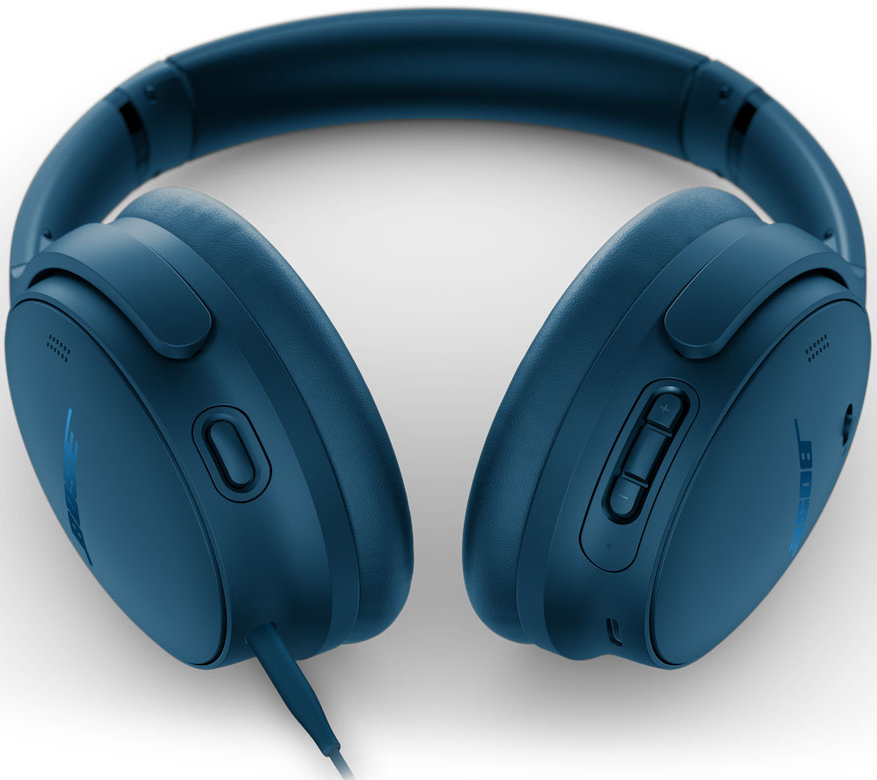 Casque bleu sur fond blanc. Le casque a des boutons et un câble. La marque Bose est visible.