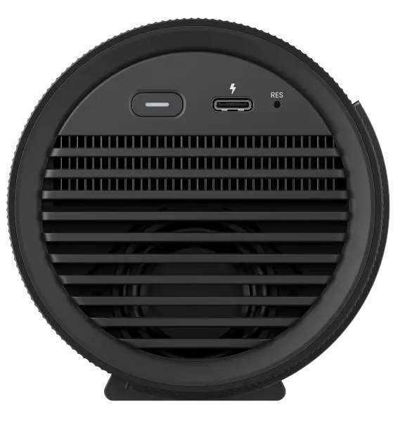 Czarne cylindryczne urządzenie z przednią częścią z otworami. Ma przycisk zasilania, port USB-C i przycisk resetowania na górze.