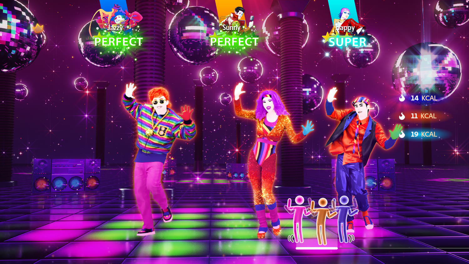 Tres bailarines en un entorno de discoteca de neón. Cada uno está actuando. Aparecen las palabras Perfect y Super. Hay bolas de discoteca y luces de colores por todas partes.