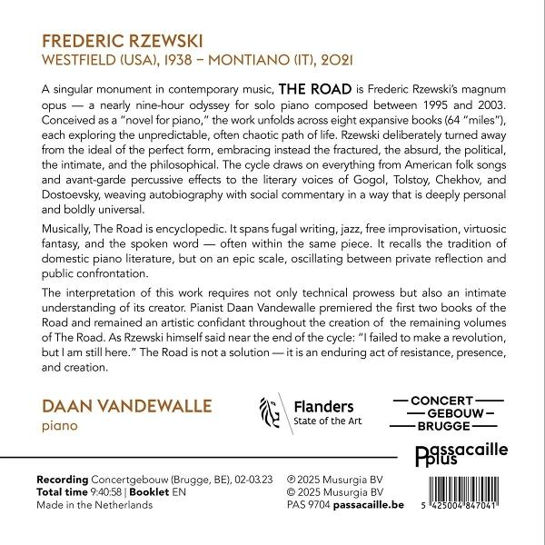 Text auf weißem Hintergrund. Enthält Informationen über Frederic Rzewskis Musik und Daan Vandewalles Klavier.