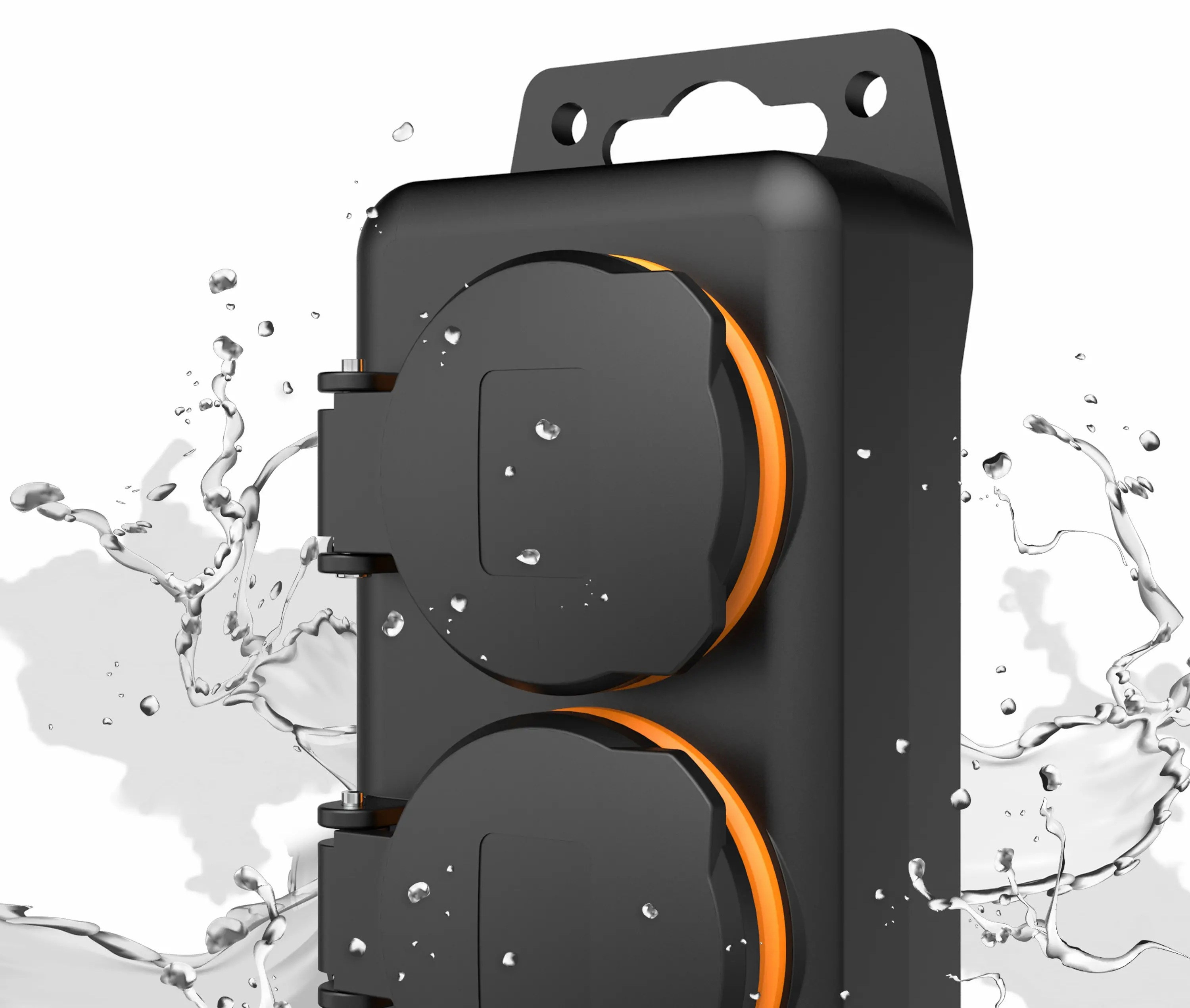 Czarno-pomarańczowe gniazdko elektryczne z rozbryzgami wody wokół. Białe tło. Gniazdo ma dwa okrągłe porty.