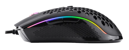 Czarna mysz do gier z wzorem plastra miodu. Ma oświetlenie RGB i teksturowany bok. Dołączony jest kabel.