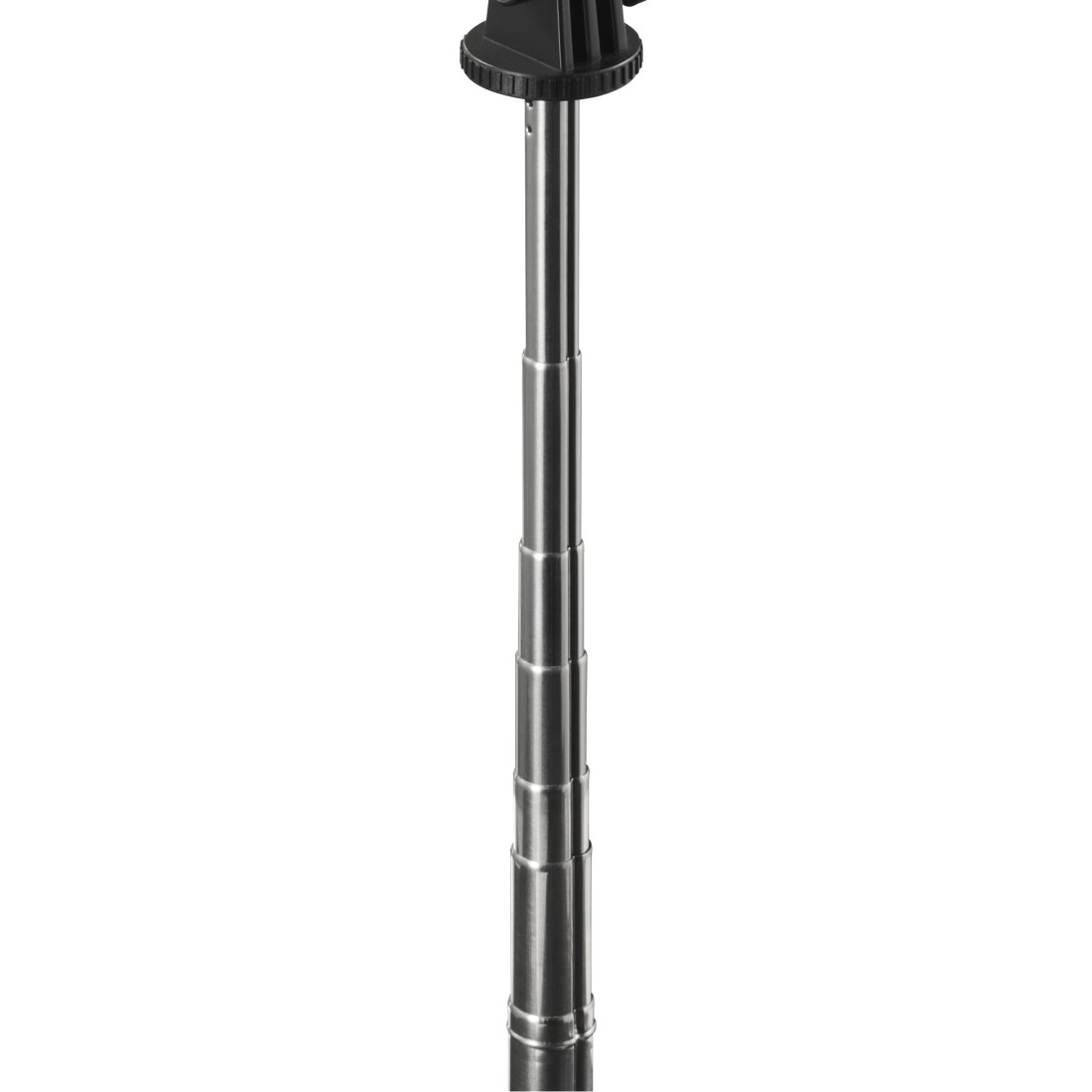 Ein teilweise ausgeklapptes silbernes Stativ. Der obere Teil hat einen schwarzen Knopf und einen schwarzen runden Kopf. Weißer Hintergrund.