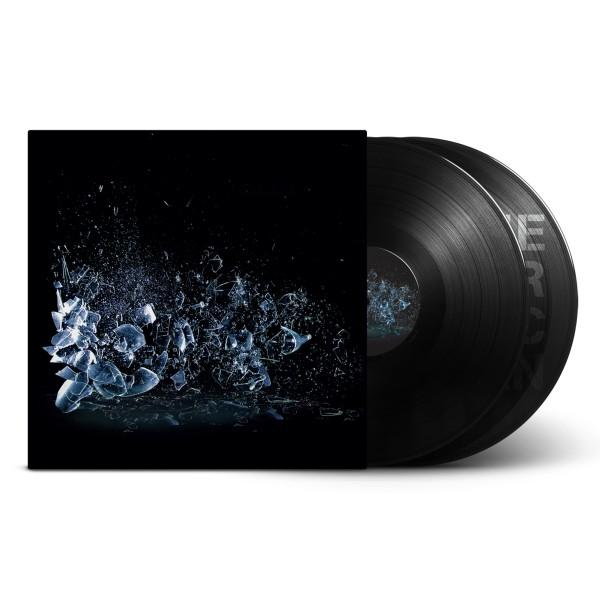 Albumcover mit zerbrochenem Glaseffekt. Zwei schwarze Schallplatten sind zu sehen. Der Hintergrund ist schwarz.