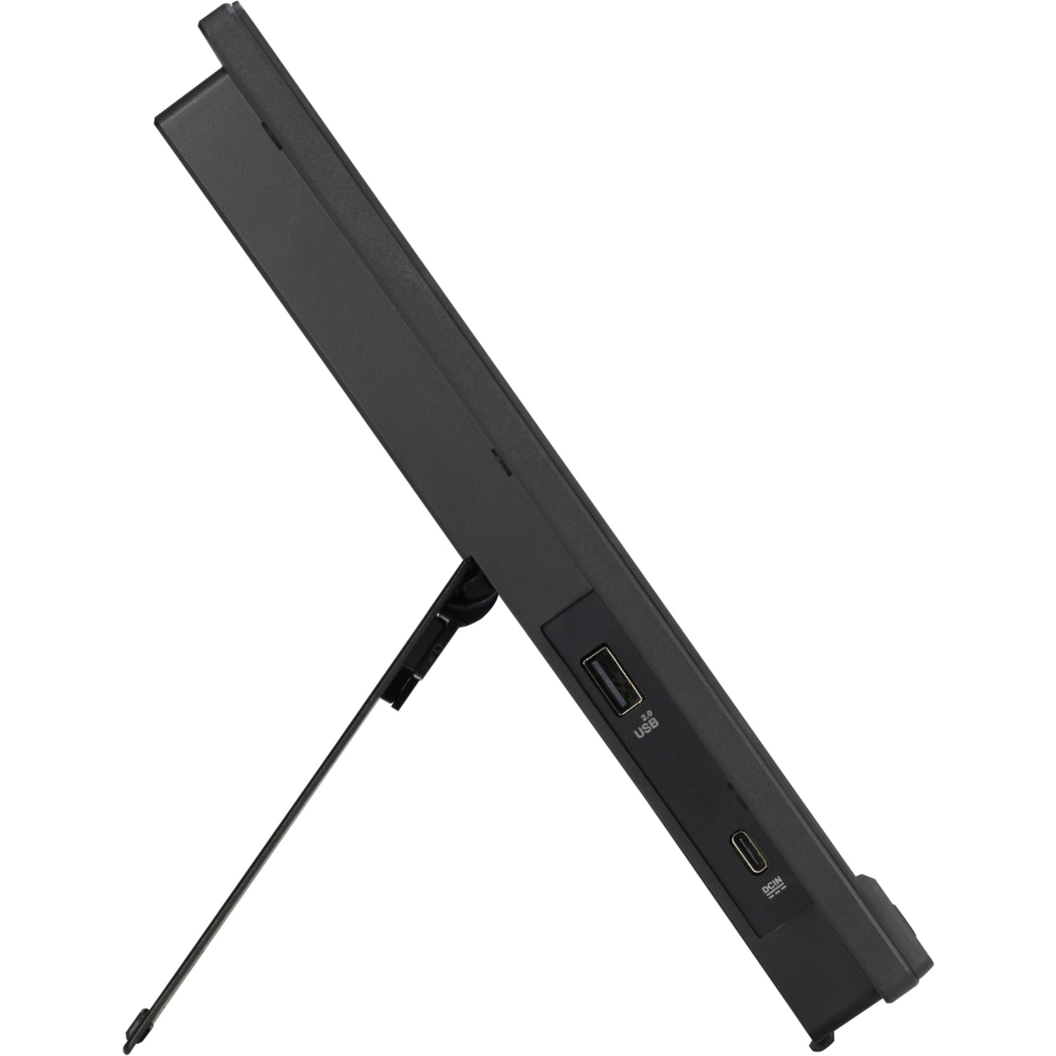 Een zwarte tablet gekanteld, ondersteund door een standaard. USB- en DC IN-poorten zijn zichtbaar. Witte achtergrond.