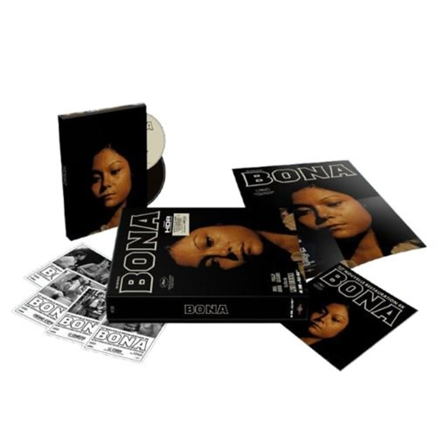 DVD-boxset van "Bona" met portret van een vrouw. Bevat een dvd, boekjes en promotiemateriaal. Zwart-wit kleurenschema.