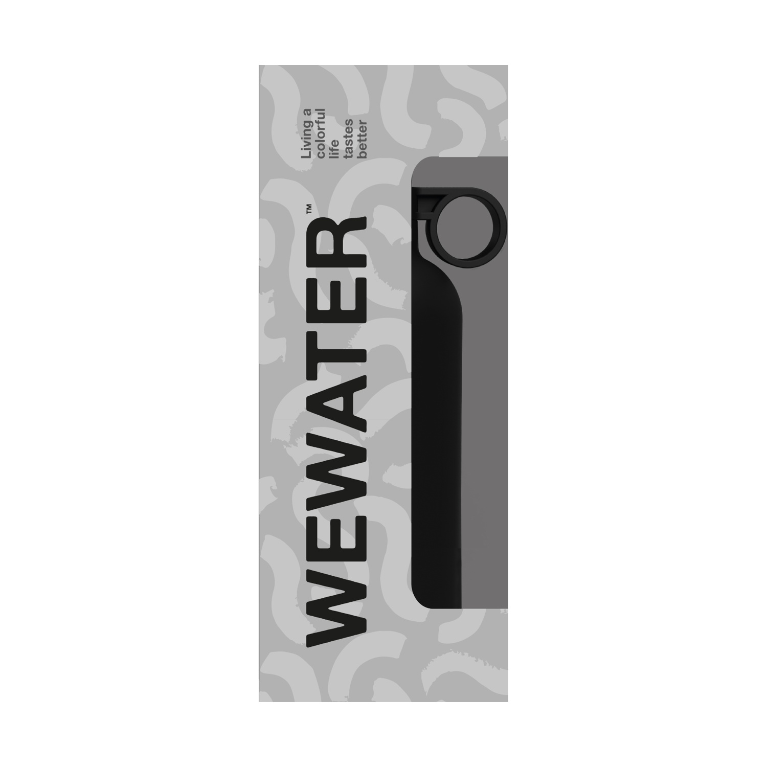 Una bottiglia WeWater nera con il marchio. Testo: Vivere una vita colorata è più gustoso. Lo sfondo è grigio con motivi bianchi.
