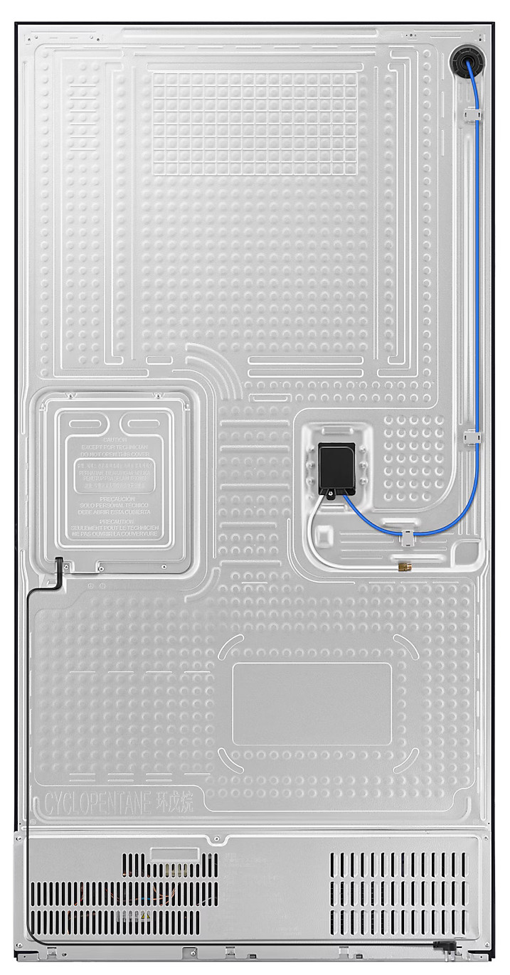 Tył białej lodówki z teksturowaną metalową powierzchnią, różnymi elementami, niebieską rurką i czarnym pudełkiem.