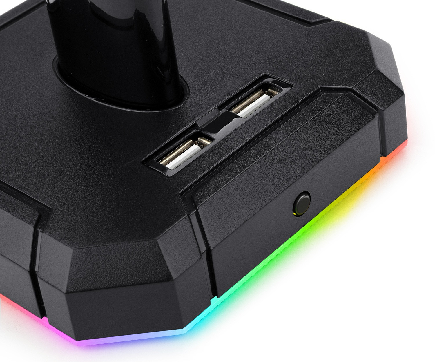 Czarny hub USB z dwoma portami, przyciskiem i kolorowymi światłami LED wzdłuż krawędzi, na białym tle.