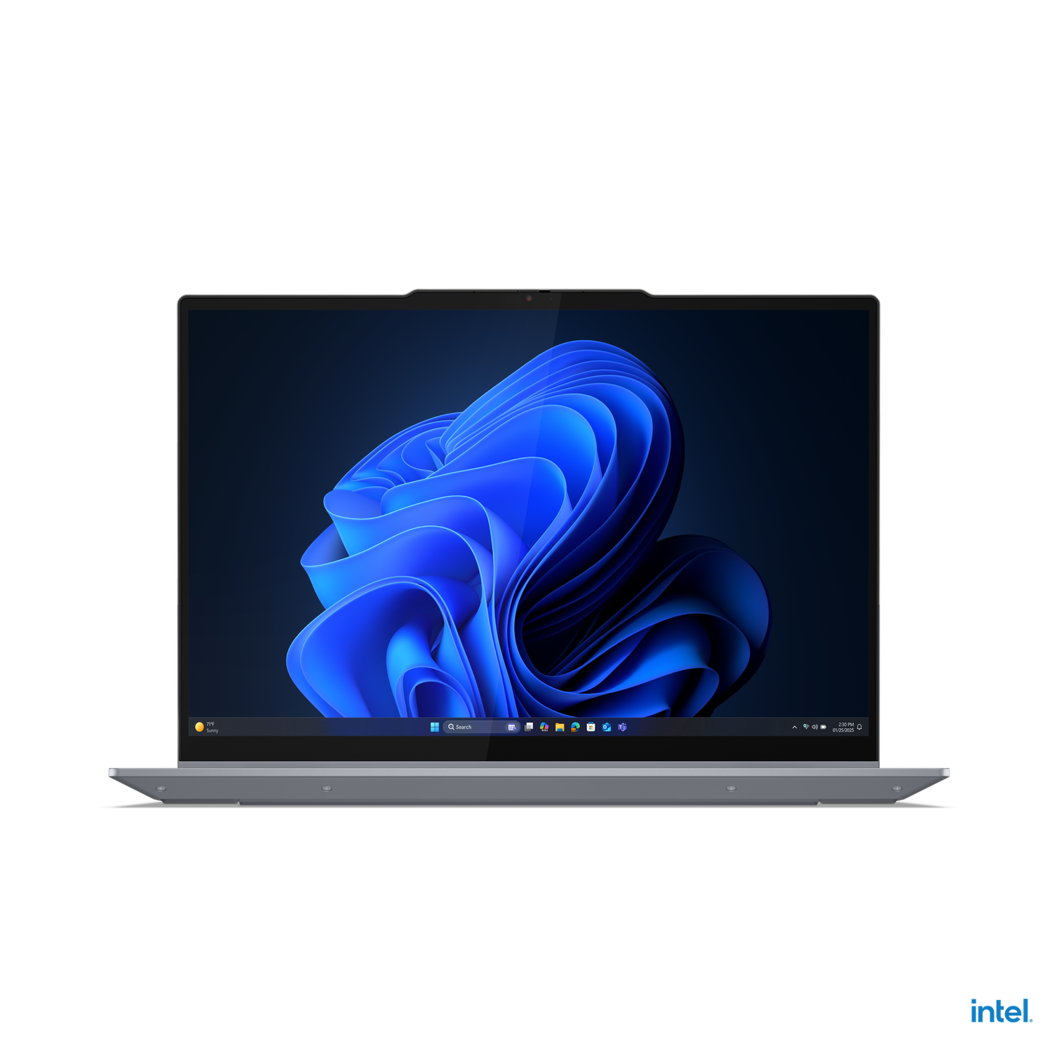 Een zilveren laptop toont een blauwe abstracte wallpaper. Het scherm is open en toont de Windows 11 interface.