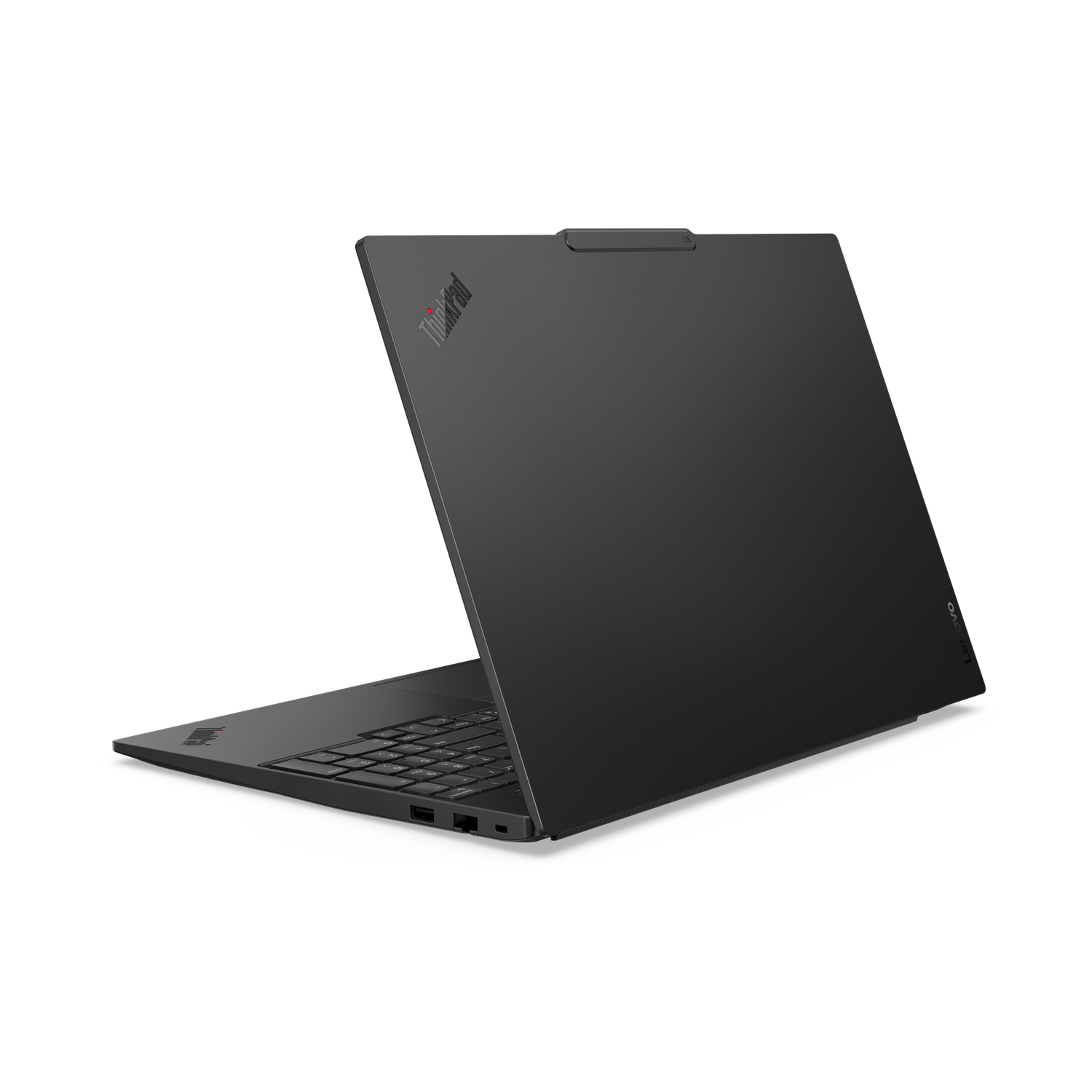 Un ordinateur portable Lenovo ThinkPad noir est légèrement ouvert. Le clavier, l'écran et le logo ThinkPad sont visibles. Le fond est noir.