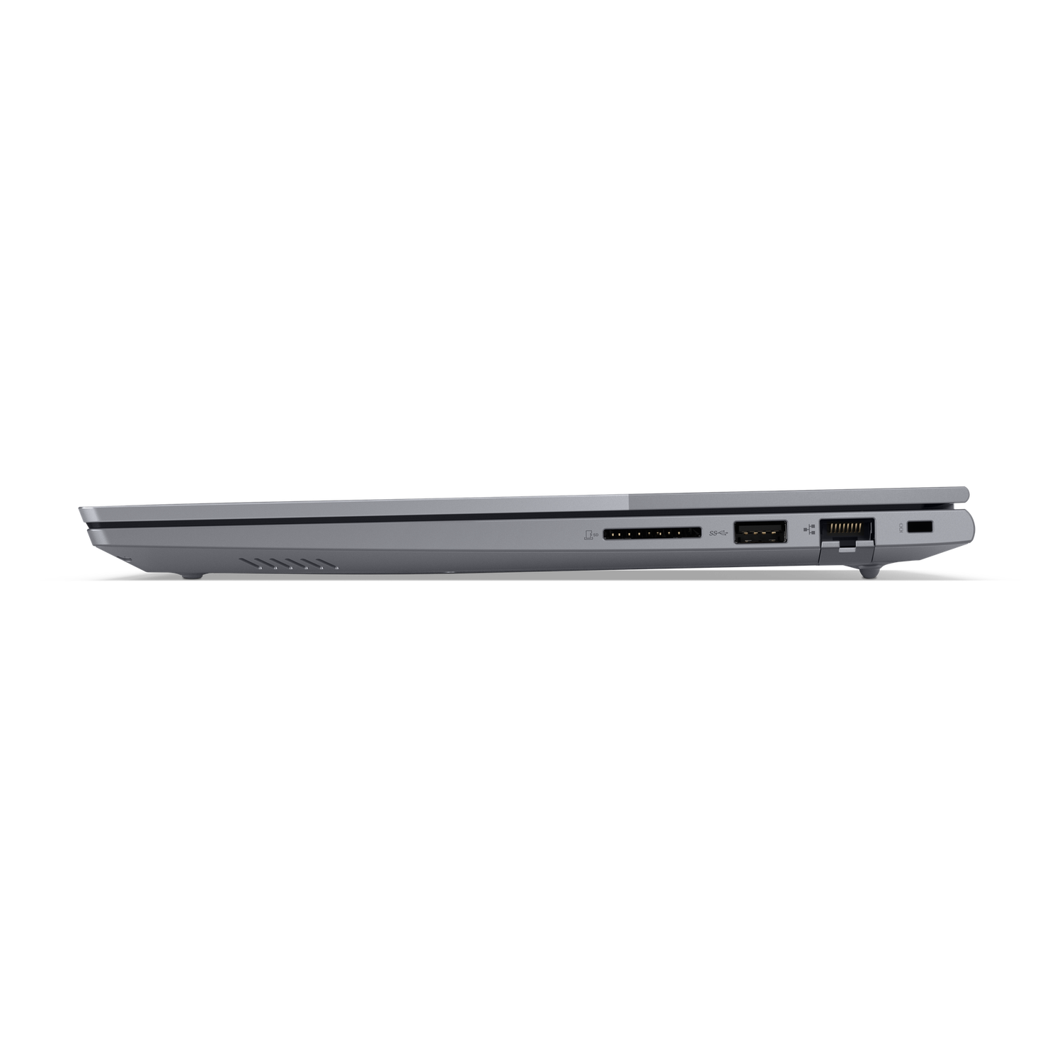 Zijaanzicht van een grijze laptop tegen een zwarte achtergrond. Zichtbare poorten zijn USB, SD-kaartsleuf en stroomingang.