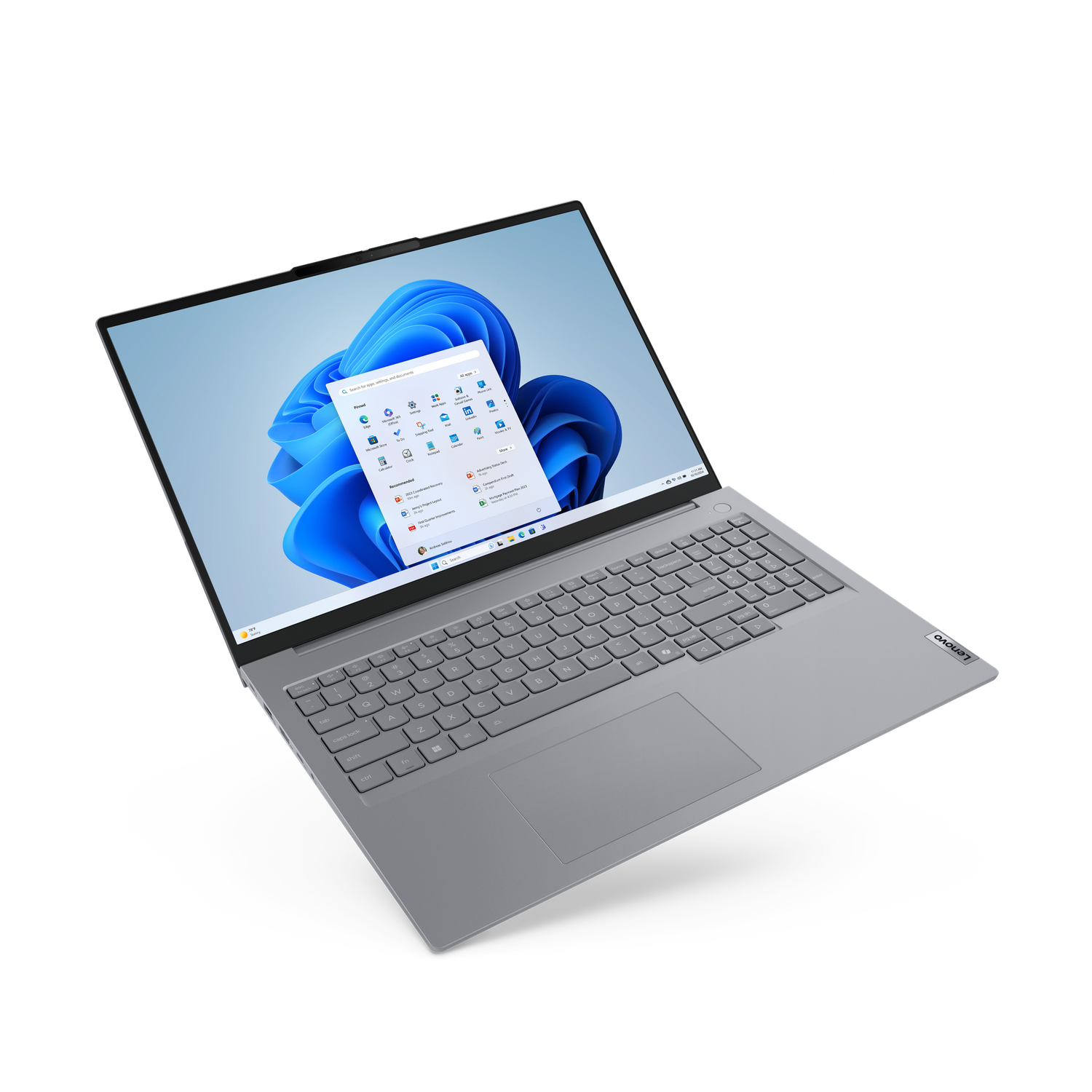 Een zilveren Lenovo-laptop toont het Windows 11-startscherm met een blauwe achtergrond. Het toetsenbord en touchpad zijn zichtbaar.